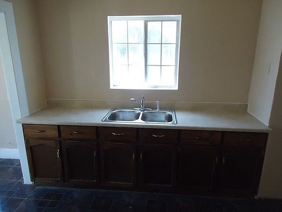2nd image of 1306 N F St #1000SQFT