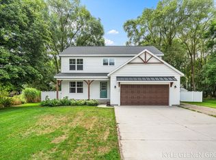 740 E 8th St, Holland, MI 49423