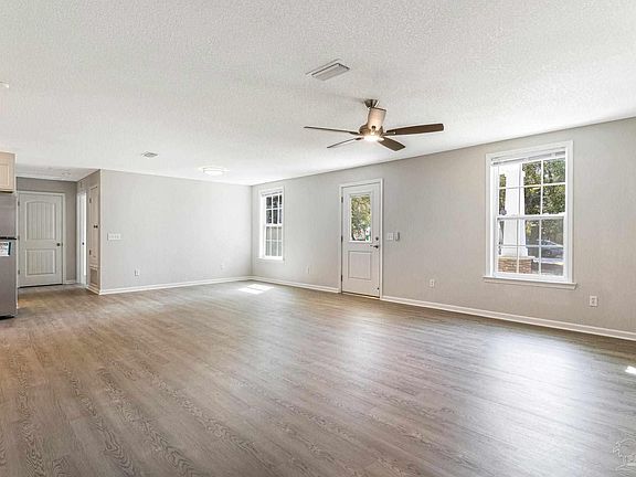 3rd image of 3152 Clemson Rd