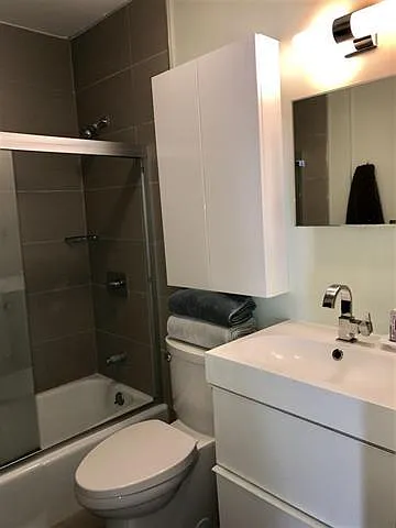 1015 Grand St #1E — Photo 6