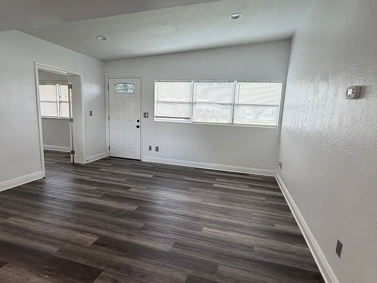 4870 Seminole Ave — Photo 7