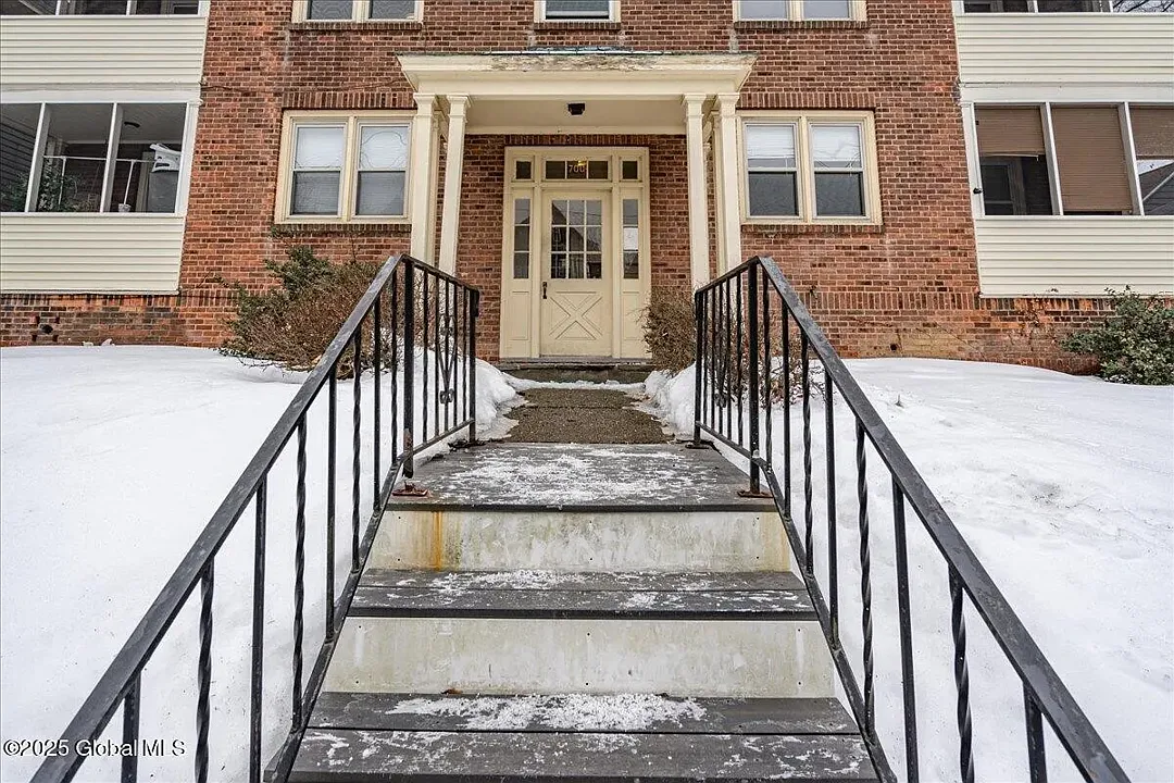2 bed, 850 sqft, $1,800 — Photo 3