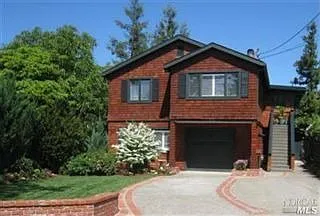 133 Locust Ave photo 1