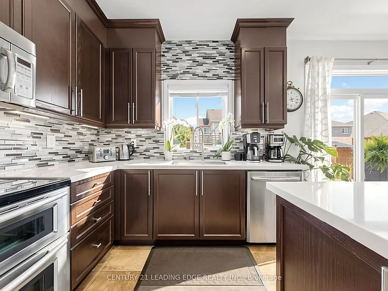 177 Laurendale Ave — Photo 12