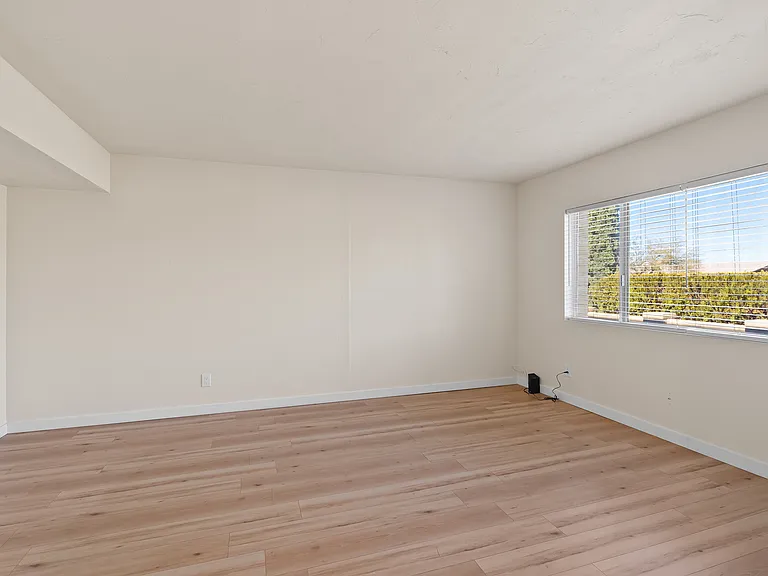 280 S Atlanta Dr — Photo 7