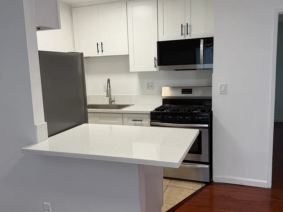 210 S Coronado St #8