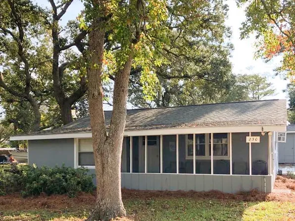 230 NE 62nd Street, Oak Island, NC 28465