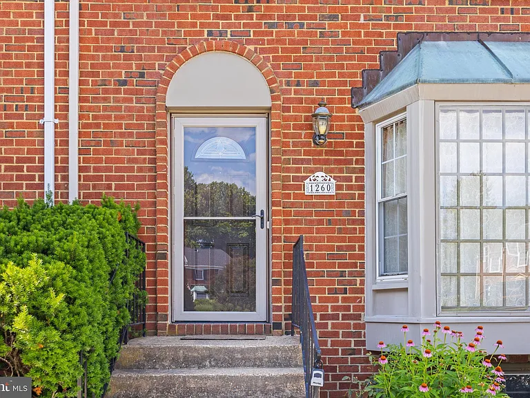 1260 Masters Dr — Photo 2