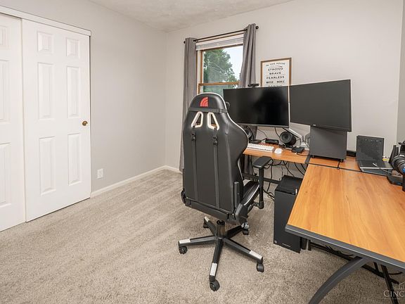 4th image of 744 Stuart Ln