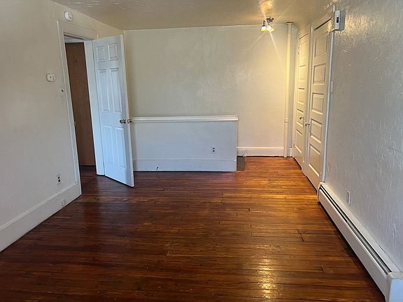 3rd image of 208 Carlisle Ave APT 3