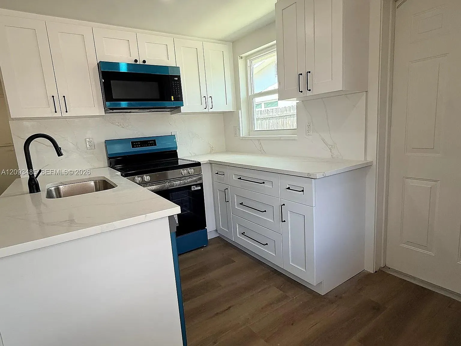 2 bed, 1.0 bath, 700 sqft, $1,750 — Photo 1