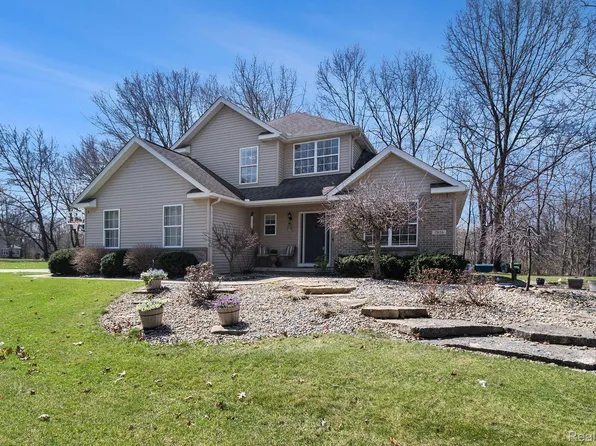 7926 Forest Creek Ct, Whitmore Lake, MI 48189