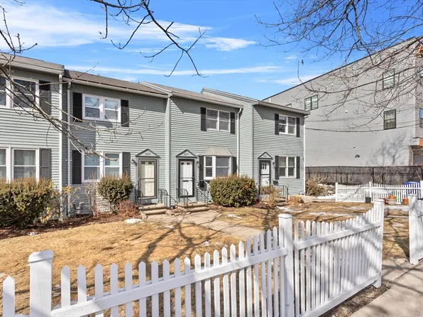 5257 Washington St Unit 5257, West Roxbury, MA 02132