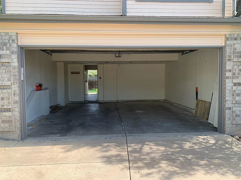 1330 Eastmeadow Ct — Photo 2