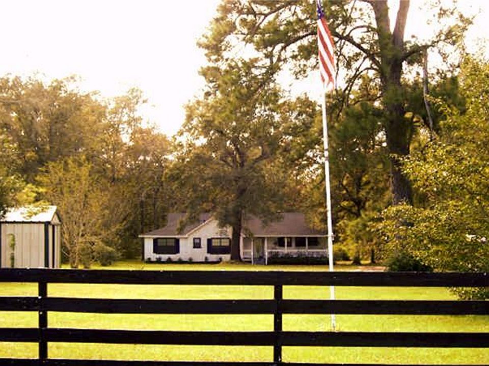 2nd image of 3241 Mann Rd