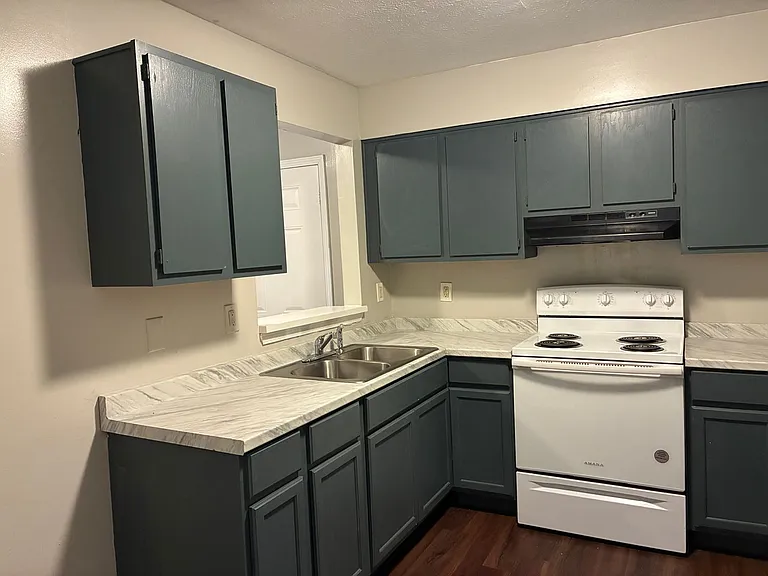 2702 W Kentucky St — Photo 5
