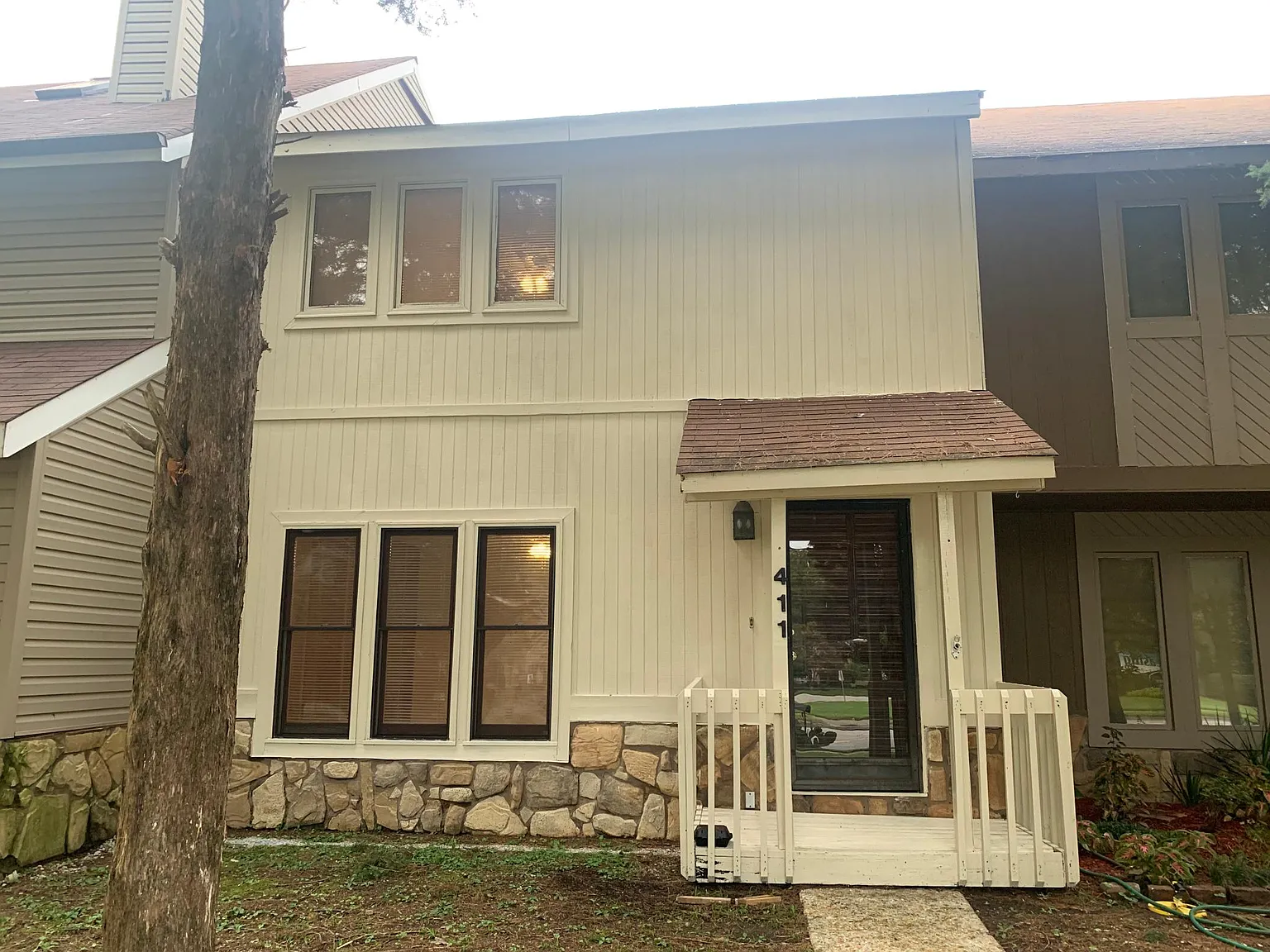 2 bed, 1.5 bath, 1232 sqft, $1,200 — Photo 1