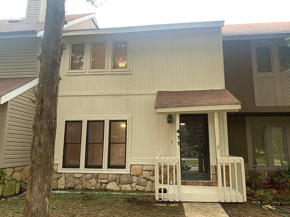 411 Hobbs Rd SE
