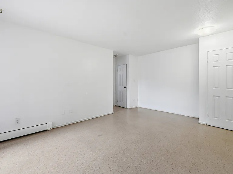 20 Erie Ave — Photo 17