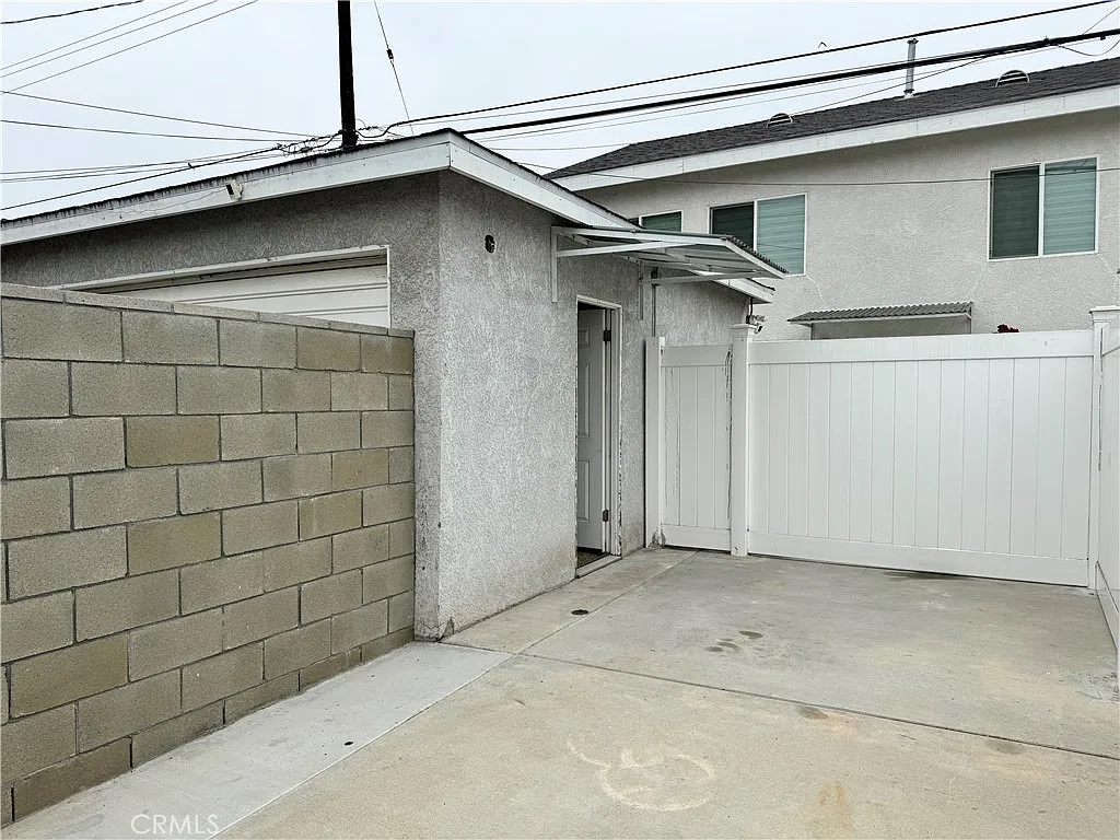 Studio, 250 sqft, $1,580 — Photo 2
