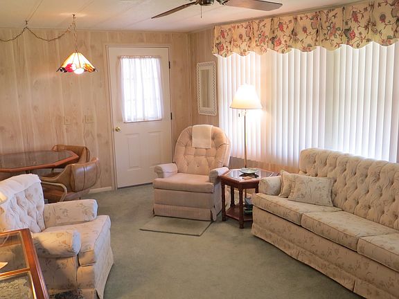 5th image of 255 Camelot Dr