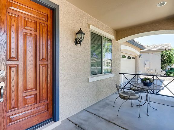 13767 W Cheery Lynn Road-large-004-10-Fr