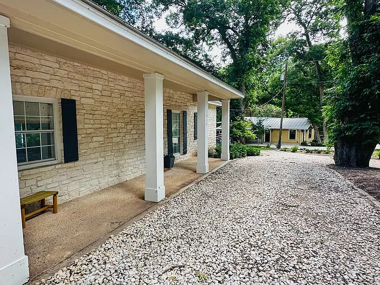 2910 Edgewater Dr — Photo 45