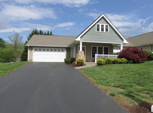 8104 Golden Oak Ln, Roanoke, VA 24019