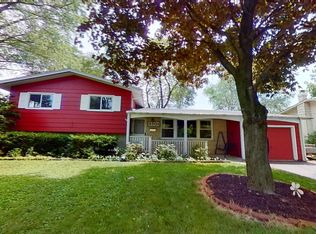 5701 Primrose Ave, Lisle, IL 60532