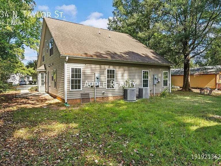 834 N Taylor St — Photo 13