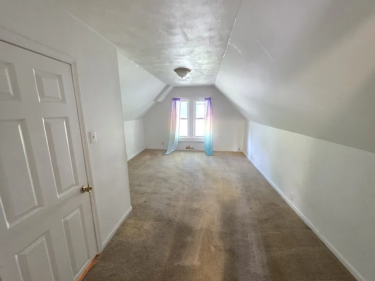 1712 N Broadway St — Photo 11