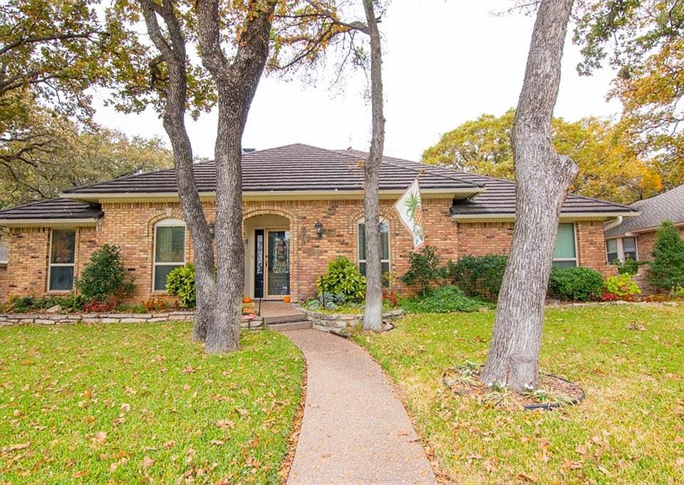1st image of 2213 Lakeview Dr
