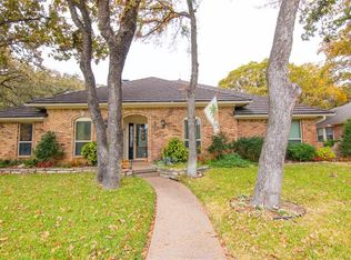 2213 Lakeview Dr, Bedford, TX 76021