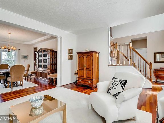 3rd image of 1001 N Quince Ln
