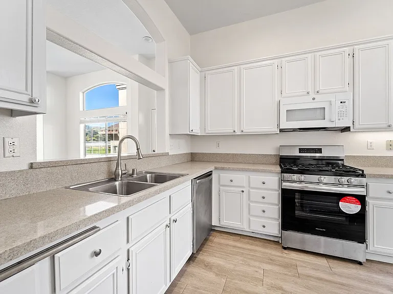 2394A Greenbriar Dr — Photo 13