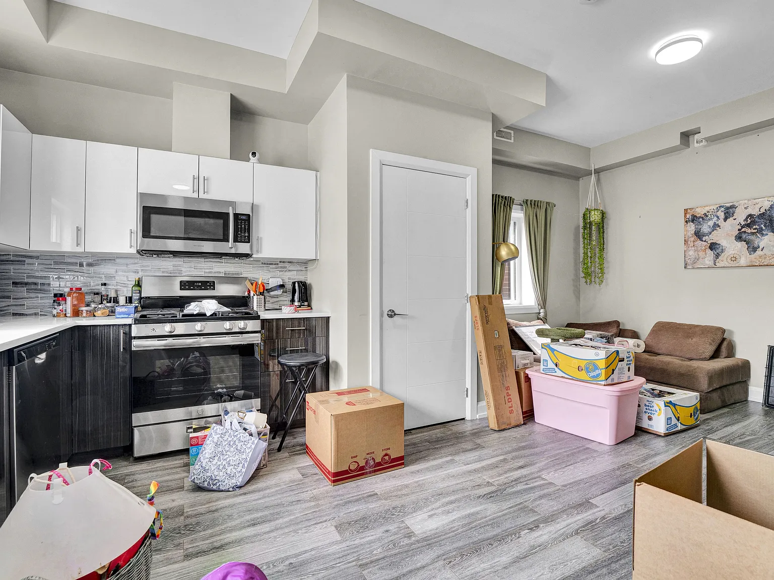 59 Russell Avenue — Photo 4