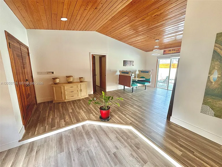 18701 Wentworth Dr — Photo 7