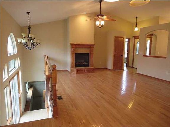 2nd image of 211 W Harmony Cir