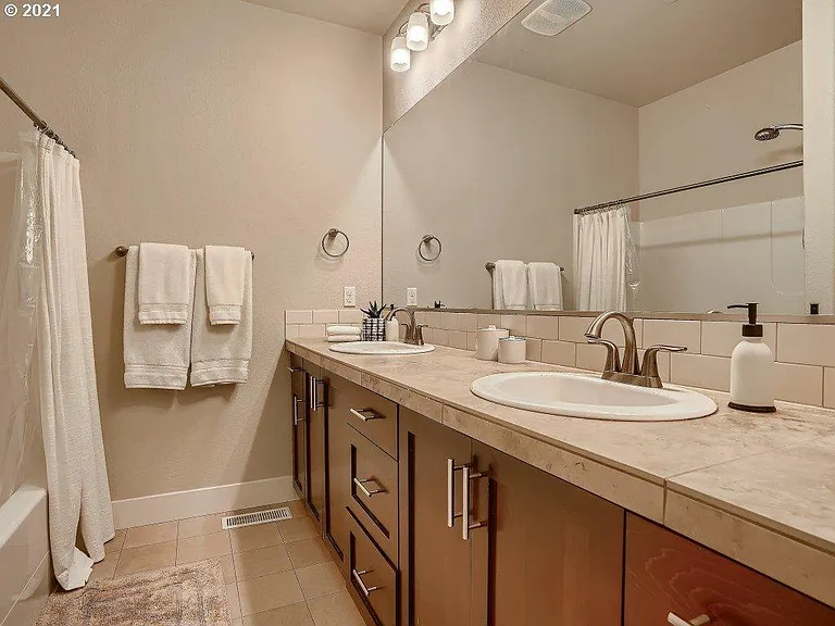 28142 SW Iceland Ave — Photo 12