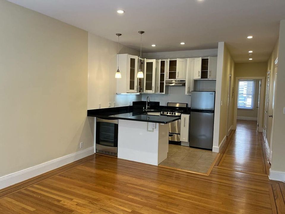 1st image of 230 Oak St #21