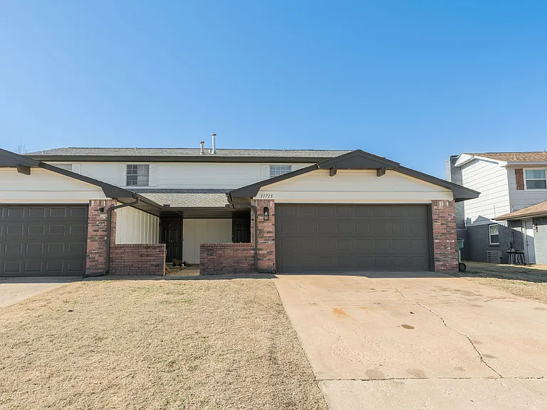 11715 N Francis Ave — Photo 1