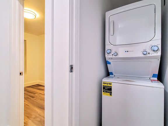 3rd image of 1010 President St APT 4C