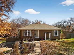 1813 N Jennings Rd, Independence, MO 64058