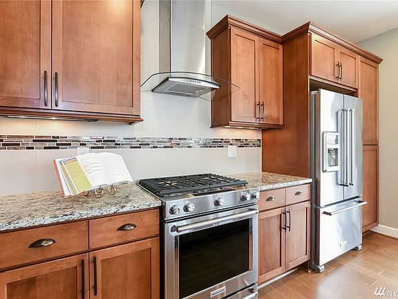 4th image of 1345 Brooklyn Walk NE