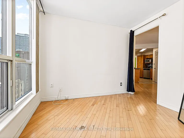 7 Carlton St #1813 — Photo 18
