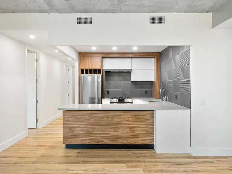 3707 Blackstone Ave #506 — Photo 4