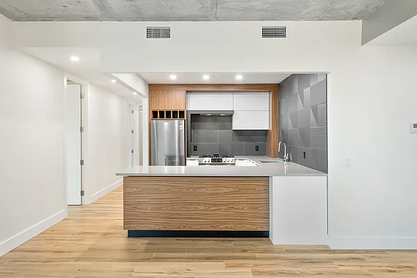 Rented by Safdie Realty Group | media 62