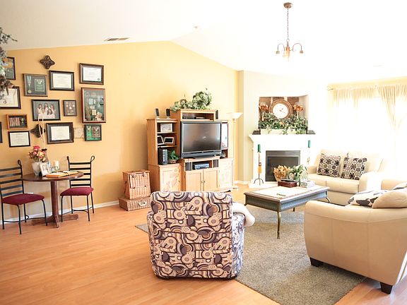 5th image of 2059 W Tudor Ln