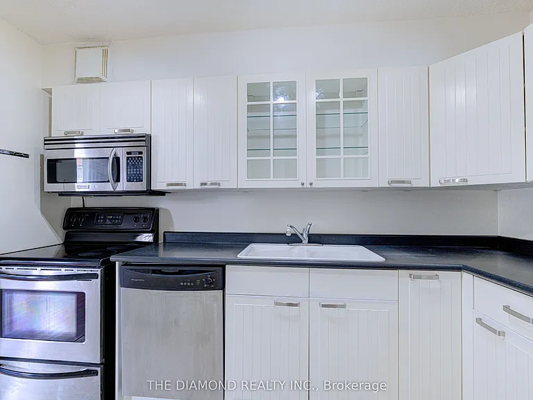 40 Sunrise Ave #301 — Photo 16