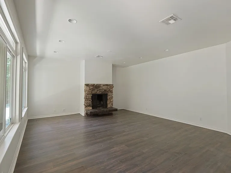 22100 Tiara St — Photo 18